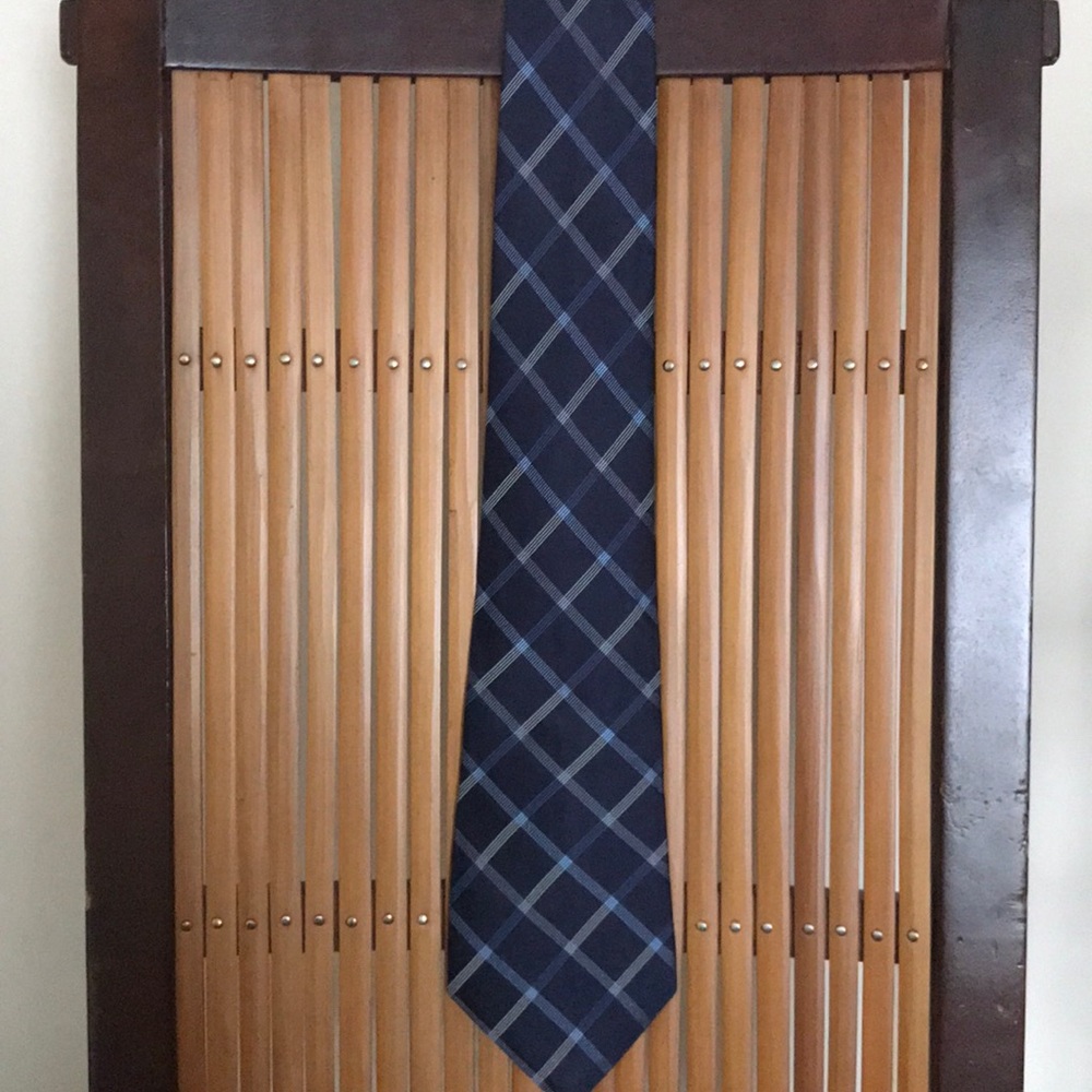 DKNY 100% silk tie